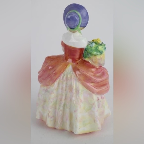 1937 Royal Doulton “Cissie” Figurine. HN1809. Made in England. - Picture 3 of 4